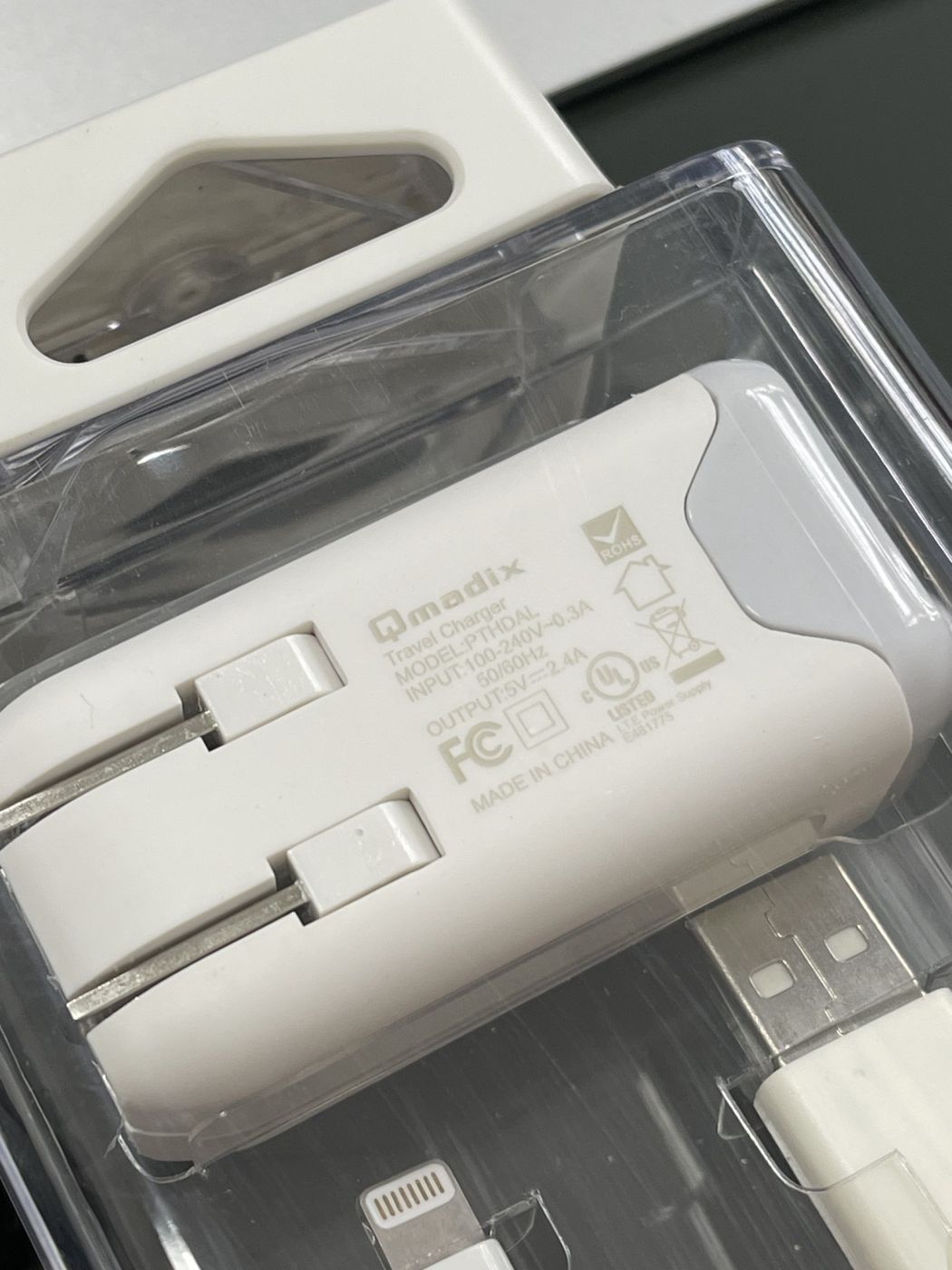 Sạc nhanh Qmadix cổng USB-A sạc nhanh 12W chuẩn MFI cho iphone ipad sâu ổng Li dài 1m8
