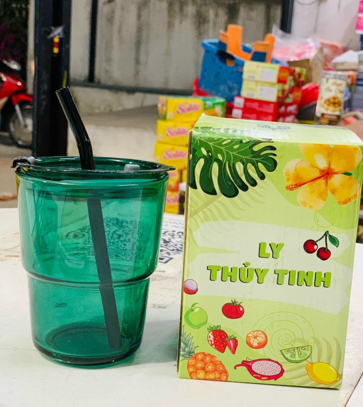 Cốc thuỷ tinh kèm ống