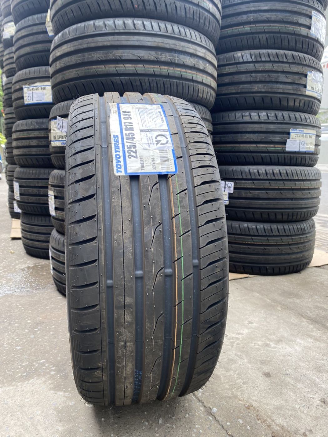 Toyo 225/45r17