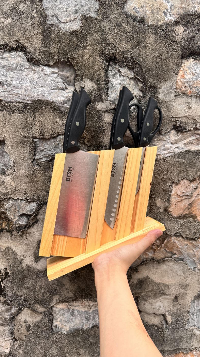 Bộ dao làm bếp 7 món hãng BTSM , có dao chặt , đế cắm dao bằng Gỗ